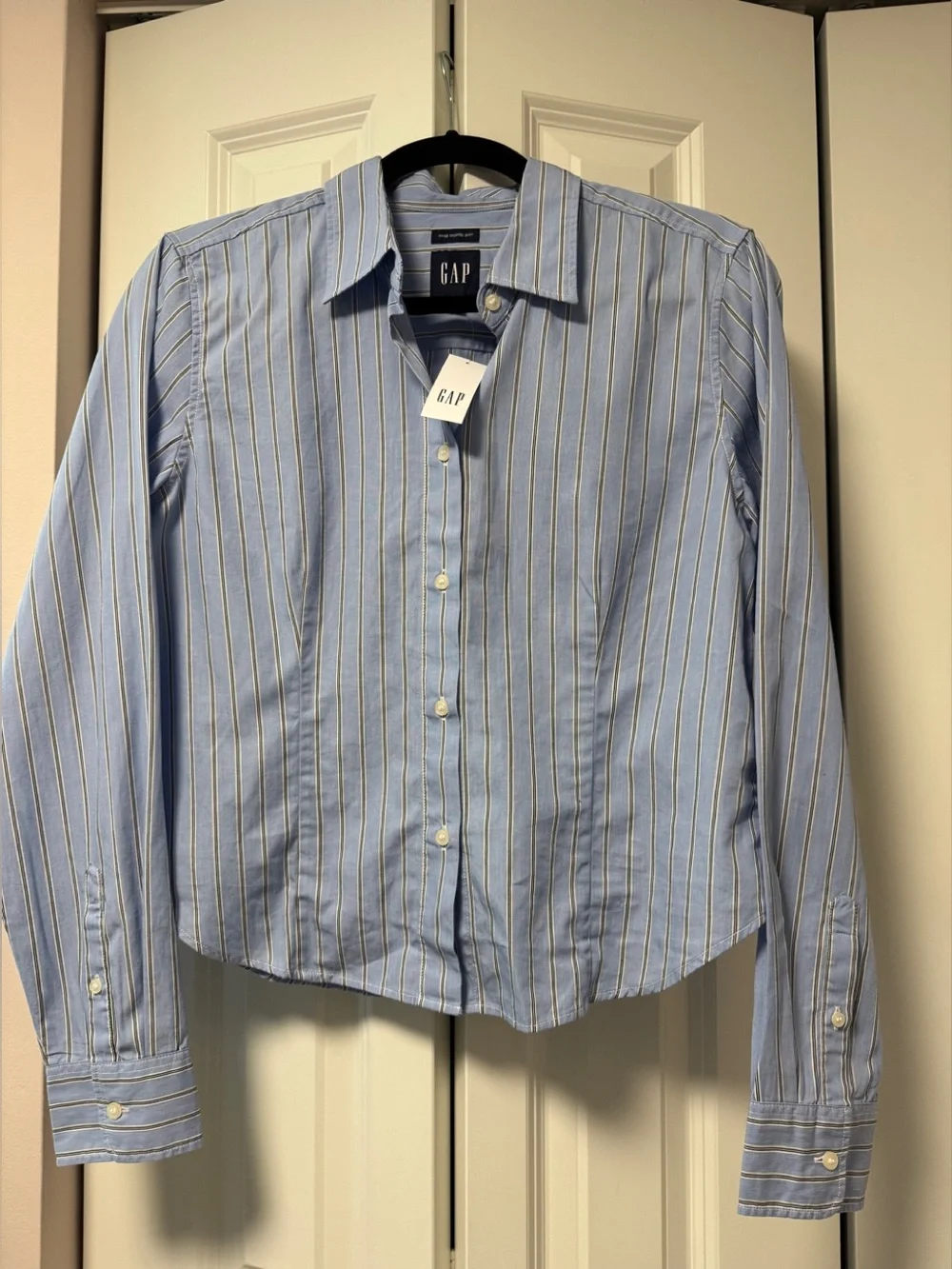 NEW with tags Gap Women's  Cotton Fitted Crop Blue Shirt Black White Stripe M - Picture 4 of 9